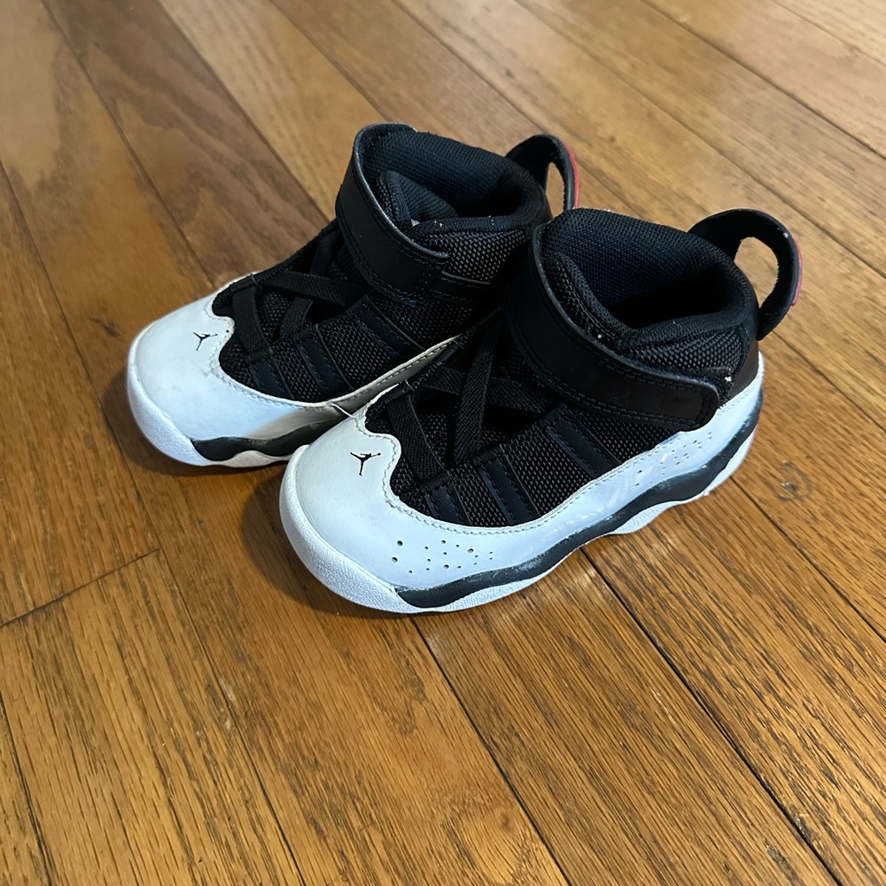 Toddler 6.5 Jordan’s sneakers